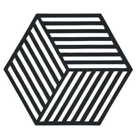 Se ZONE Denmark - Zone Hexagon Bordskåner 16 x 14 x 0,9 cm Black ✔ Kæmpe udvalg i ZONE Denmark ✔ Hurtig levering: 1 - 2 Hverdage samt billig fragt - Varenummer: RKTK-ZO330135 og barcode / Ean: &