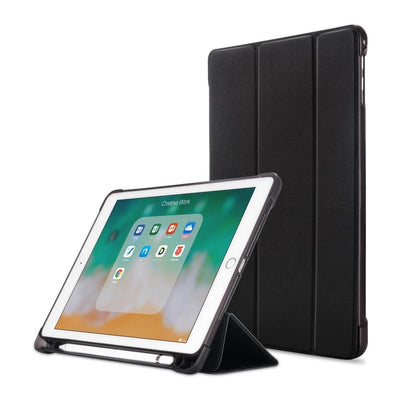 Se iPad 9.7 (2017/18/ Air/Air 2 - Tri-Fold læder cover m/stylus pen holder - Sort ✔ Kæmpe udvalg i Capida ✔ Hurtig levering: 1 - 2 Hverdage samt billig fragt - Varenummer: CPD-V33101113332A og barcode / Ean: 101113332A på lager - Udsalg på Tablets tilbehør Spar op til 63% - Over 412 kendte brands på udsalg