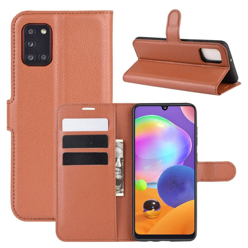 Se Samsung Galaxy A31 - Læder cover / pung - Brun ✔ Kæmpe udvalg i Capida ✔ Hurtig levering: 1 - 2 Hverdage samt billig fragt - Varenummer: CPD-V33101227122I og barcode / Ean: 101227122I på lager - Udsalg på Mobil tilbehør Spar op til 55% - Over 350 kendte brands på udsalg