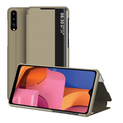 Se Samsung Galaxy A20s - Læder cover med View Window - Guld ✔ Kæmpe udvalg i Capida ✔ Hurtig levering: 1 - 2 Hverdage samt billig fragt - Varenummer: CPD-V33101228096A og barcode / Ean: 101228096A på lager - Udsalg på Mobil tilbehør Spar op til 67% - Over 412 kendte brands på udsalg