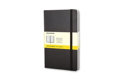 Se Notesbog Moleskine large sort m/240 kvadrerede ark hard online her - Ean: 9788883701139