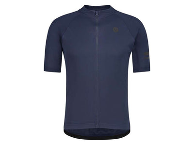 Se AGU Core Essential - Cykeltrøje - K/Æ - Navy - Str. 3XL ❤ Kæmpe udvalg i AGU ❤ Hurtig levering: 1 - 2 Hverdage samt billig fragt - Varenummer: CKP-8717565716391 og barcode / Ean: '8717565716391 på lager - Udsalg på Cykeltrøjer Spar op til 67% - Over 424 kendte brands på udsalg