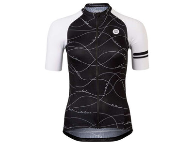 Se AGU Velo Wave Essential - Cykeltrøje - K/Æ - Dame - Sort - Str. M ❤ Kæmpe udvalg i AGU ❤ Hurtig levering: 1 - 2 Hverdage samt billig fragt - Varenummer: CKP-8717565695450 og barcode / Ean: '8717565695450 på lager - Udsalg på Cykeltrøjer Spar op til 55% - Over 434 design mærker på udsalg