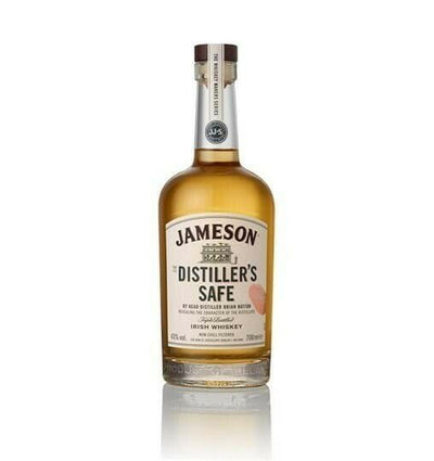 Se Jameson Distiller's Safe Irish Whiskey Fl 70 ❤ Kæmpe udvalg i JAMESON ❤ Hurtig levering: 1 - 2 Hverdage samt billig fragt - Varenummer: BAR-11114 og barcode / Ean: '5011007022372 på lager - Udsalg på Drikkevarer Spiritus Whiskey Spar op til 52% - Over 785 kendte brands på udsalg