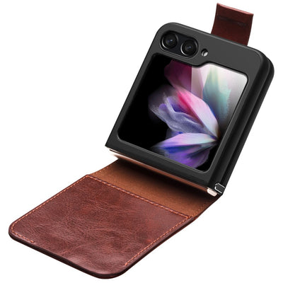 Se Samsung Galaxy Z Flip5 - QIALINO Classic Slim ægte læder cover - Mørkebrun ❤ Stort online udvalg i QIALINO ❤ Hurtig levering: 1 - 2 Hverdage samt billig fragt - Varenummer: CPD-QLFLIP5103025 og barcode / Ean: på lager - Udsalg på Mobil tilbehør Spar op til 64% - Over 454 design mærker på udsalg