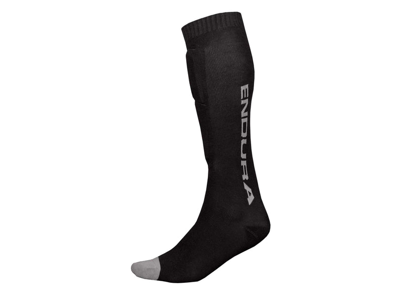 Se Endura SingleTrack Shin Guard Sock - Skinnebensbeskyttere - Black -  Str. S-M ✔ Kæmpe udvalg i  Endura ✔ Hurtig levering: 1 - 2 Hverdage samt billig fragt - Varenummer: CKP-5055939949901 og barcode / Ean: &