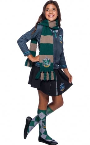 Se Harry Potter Slytherin Deluxe Halstørklæde ✔ Kæmpe udvalg i Rubie's ✔ Hurtig levering: 1 - 2 Hverdage samt billig fragt - Varenummer: MMA-20339034 og barcode / Ean: '082686390347 på lager - Udsalg på Harry Potter udklædning Spar op til 66% - Over 434 design brands på udsalg