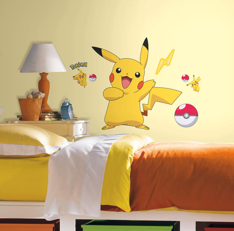 Se Pokemon PIKACHU Wallstickers ✔ Kæmpe udvalg i  Roommates ✔ Hurtig levering: 1 - 2 Hverdage samt billig fragt - Varenummer: MMA-216036 og barcode / Ean: &