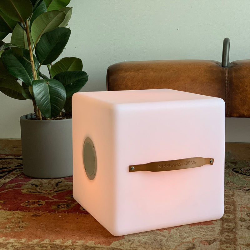 Se Nikki Amsterdam - The.Cube - LED multicolor Lampe med indbygget Bluetooth Højttaler ❤ Kæmpe udvalg i Blandet ❤ Hurtig levering: 1 - 2 Hverdage samt billig fragt - Varenummer: CPD-A557000 og barcode / Ean: &