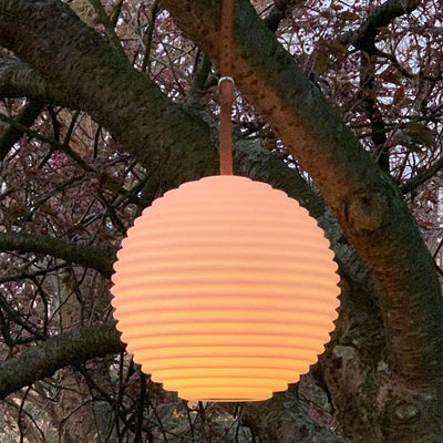 Se Nikki Amsterdam - The.Ball - Udendørs Trådløs Lampe med læderrem - Vandtæt - Inkl. fjernbetjeing ❤ Stort online udvalg i KopK ❤ Hurtig levering: 1 - 2 Hverdage samt billig fragt - Varenummer: CPD-A558050 og barcode / Ean: '7436914959920 på lager - Udsalg på Bolig og fritid Spar op til 56% - Over 434 design brands på udsalg