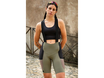 Se Giordana Gravel Cargo Bib Shorts - Dame - Oliven - Str. M ❤ Stort online udvalg i Giordana ❤ Hurtig levering: 1 - 2 Hverdage samt billig fragt - Varenummer: CKP-840323416764 og barcode / Ean: '840323416764 på lager - Udsalg på Cykelbukser & Cykelshorts Spar op til 55% - Over 434 design brands på udsalg