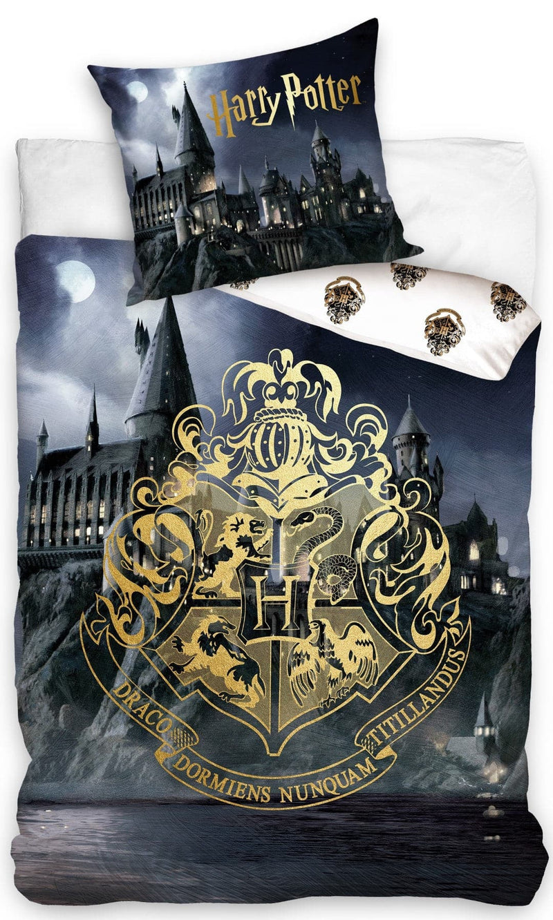 Se Harry Potter Hogwarts Sengetøj, 100 procent bomuld ✔ Kæmpe udvalg i Mmaction ✔ Hurtig levering: 1 - 2 Hverdage samt billig fragt - Varenummer: MMA-2040192 og barcode / Ean: &