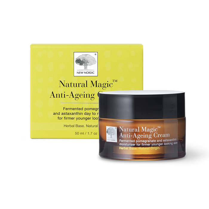 Stort online udvalg i New Nordic Natural Magic Anti-ageing Cream 50 ml ❤ New Nordic ❤ Hurtig levering: 1 - 2 Hverdage og gratis fragt v/køb over 295 kr. GLS til pakkeshop ❤ Varenummer: HG-45354 og barcode / Ean: 5021807453542 på lager - Kæmpe udvalg i Personlig pleje - Over 454 design brands på udsalg