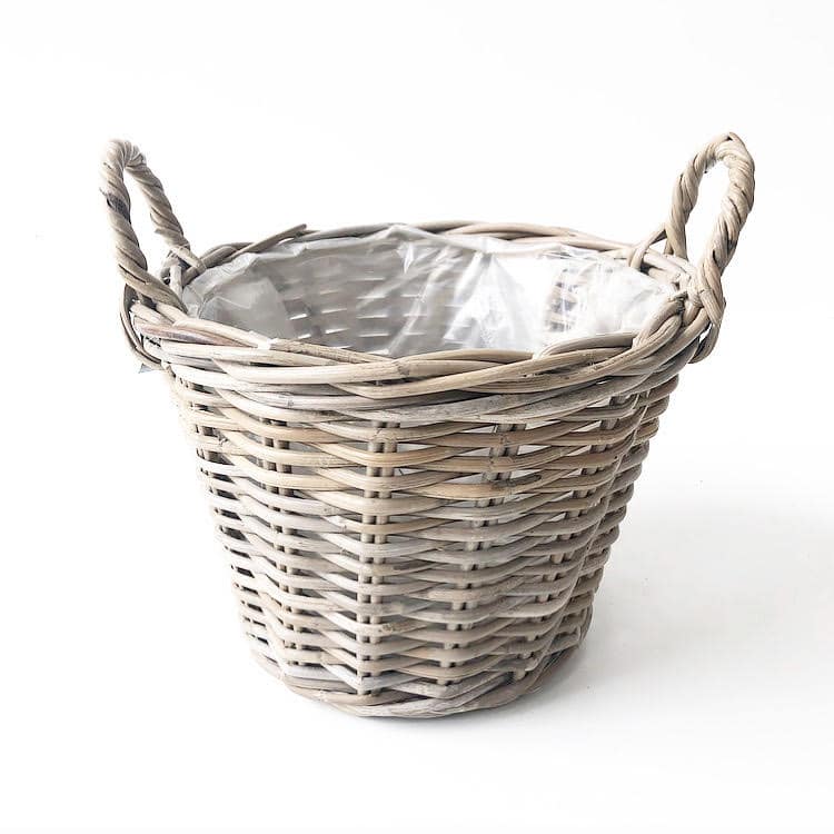 Se Fletkurv til planter tilbud | Grå rattan | Ø33xH24 cm ❤ Fletkurven ❤ Hurtig levering: 1 - 2 Hverdage og gratis fragt v/køb over 499 kr. GLS til pakkeshop ❤ Varenummer: FK-10187 og barcode / Ean: 5709948069708 på lager - Kæmpe udvalg i  Home Plantekurve - Over 350 kendte brands på tilbud