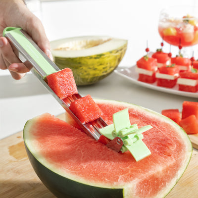 Se Cutmil Udskærer til vandmelonterninger ❤ Stort online udvalg i InnovaGoods ❤ Hurtig levering: 1 - 2 Hverdage samt billig fragt - Varenummer: CPD-NG33V0103449 og barcode / Ean: på lager - Udsalg på Bolig og fritid Spar op til 64% - Over 412 kendte brands på udsalg